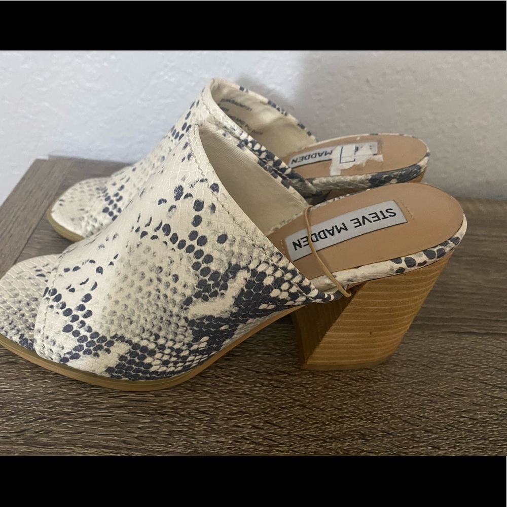 Steve Madden snake print b&w  / size 6w